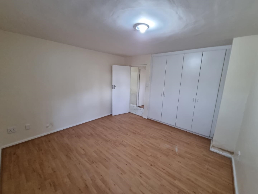 To Let 3 Bedroom Property for Rent in Vredehoek Western Cape